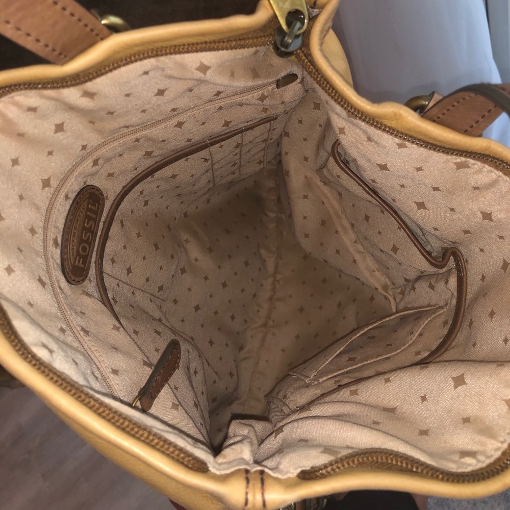 Fossil Explorer Crossbody Large - Picture 15 of 16